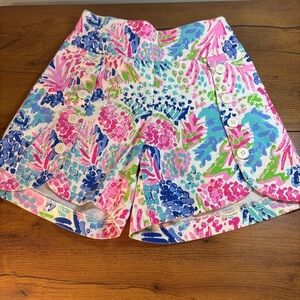 Barbara Erickson Floral Print Shorts High Waisted with Button Accents Pull On 6